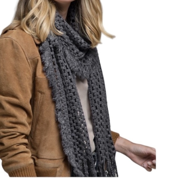 NWT Gray Soft Net Scarf With Fringe Frayed Accent - Picture 2 of 2